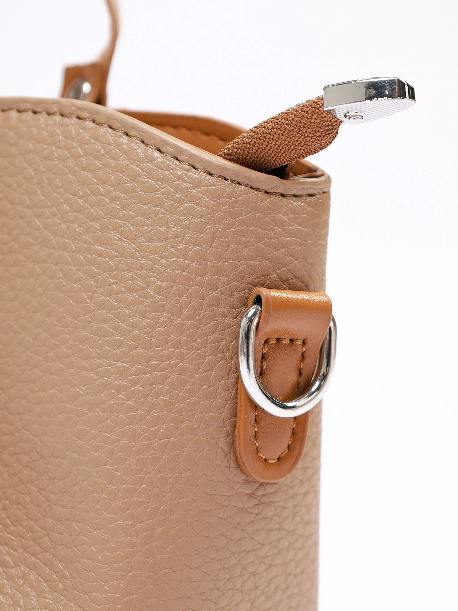 Сумка-тоут маленькая с декоративными ремешками в ассортименте